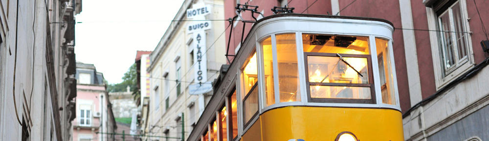  Dra. Nur’aini, MS.